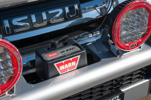 Dual access doors allow access to winch clutch handles and greatly assist with fitment of driving lights. Fog Lights: Fitment of ARB Fog light part number 3500590 is optional.