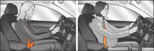Bezpečnostné pásy 151 Ako si správne zapnúť bezpečnostný pás? Zapnutie trojbodových samonavíjacích pásov Najskôr si zapnite pásy, potom štartujte motor! Obr.