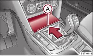 Ak klimatizácia pracuje v režime kúrenia alebo ak chladenie schránky nevyužívate, odporúčame prívod vzduchu uzavrieť. Pre zachovanie bezpečnosti musí byť schránka za jazdy uzatvorená.