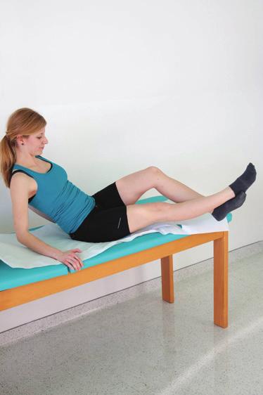 Splošna navodila Usedanje in vstajanje na posteljo Usedanje in vstajanje na posteljo izvajajte, kot so vam to pokazali fizioterapevti v bolnišnici (slika 3). 1.