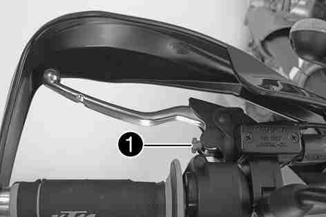 MAINTENANCE WORK ON CHASSIS AND ENGINE 137 9.74Adjusting basic position of clutch lever Turn the adjusting screw clockwise to increase the distance between the clutch lever and the handlebar.