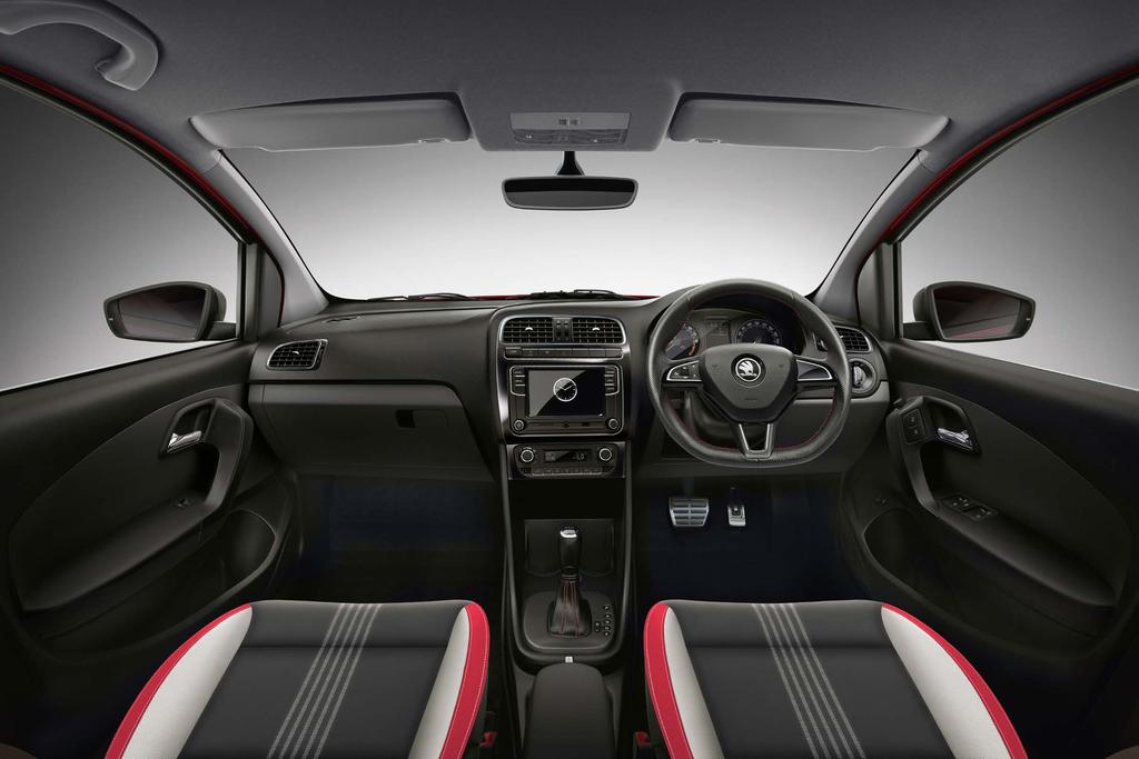 6 ROLL OUT THE RED CARPET INSIDE The Monte Carlo's interior is a blend of sportiness, spaciousness and comfort. The sporty character of the vehicle is reflected in the pleasing details.