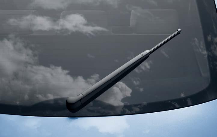 Good quality wipers ensure an undisrupted view from the car, which is one of the main prerequisites of road safety. The rear Aero wiper applies even pressure along its entire length.