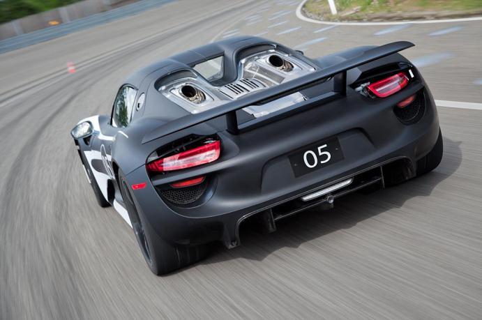The 918 Spyder will go into production at the end of September 2013 as planned, with the first customers receiving their vehicles before 2013 is out.