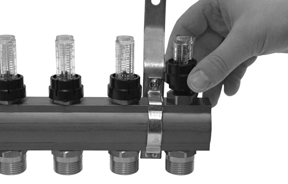 instrukcja_rozdzielacz71a-55a_pl_ru_en:print 2010-09-30 14:14 Strona 29 Flowmeters adjustment in manifold lower beam - series 75A 1. Take off plastic cover (fixed by "snap fastener") - Fig. 6. 2. By turning the flowmeter adjust to the required flow on the scale (in accordance with the design) - Fig.