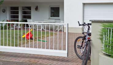 Pogoni dvoriščnih vrat zanesljivi in varni Varnost za vašo družino Hörmann pogoni dvoriščnih vrat so v zanesljivi in varni v vsaki fazi odpiranja in