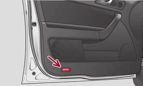 Lights and Visibility 57 Front door warning light Visibility Windscreen and rear window heater Fig. 47 Front door: Warning light The warning light is located in the door trim panel below fig. 47. The warning light goes on every time the door is opened.