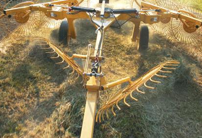 1 1 The optional center splitter s dual, angled, ground-driven rake wheels gently lift and turn the crop in the center.
