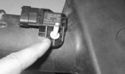 4. Disconnect the MAP sensor wiring harness from the MAP Sensor and remove the bolt holding it to the