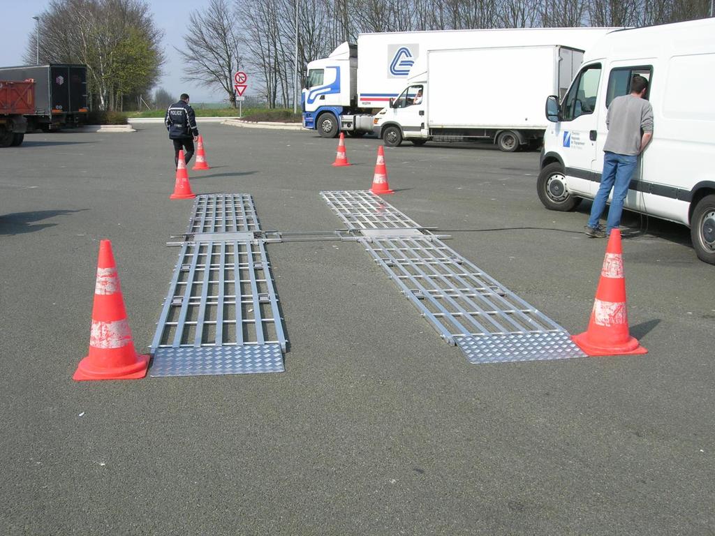 4 - LEVELLING TRACKS in aluminium Quantity: 4 (two for truck entry, two the exit) Truck suspensions are a very complex network of torque compensation devices and