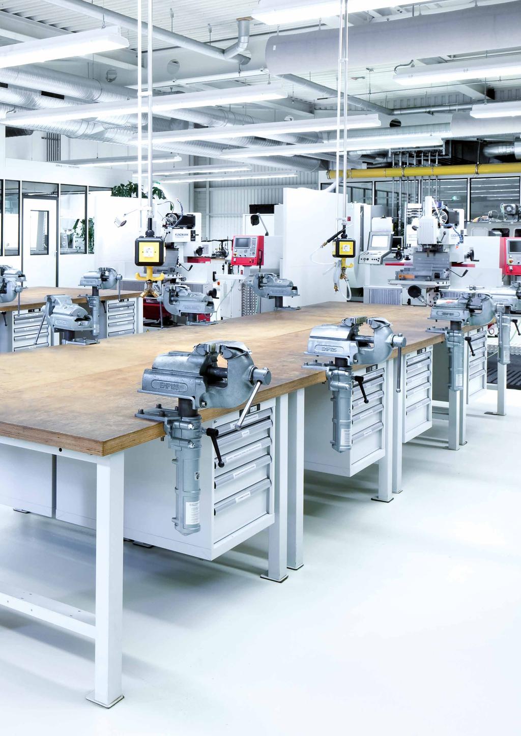 Utmost stability workbench load capacity up to 3 t, workbench top extremely robust and resistant Great design diversity thanks to the wide range of components, substructures, materials and surfaces