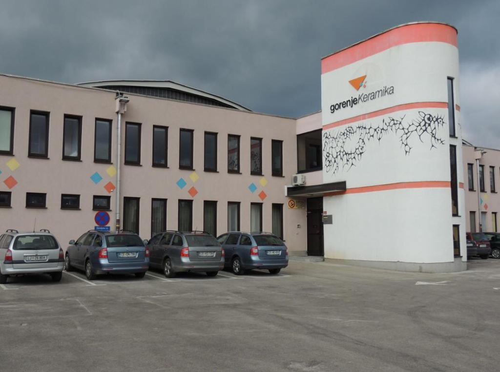 2 OBSTOJEČE STANJE 2.1 Predstavitev podjetja Gorenje Keramika, d. o. o., je trenutno edino veliko podjetje v Sloveniji, ki se ukvarja s proizvodnjo keramičnih ploščic.