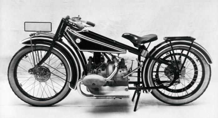 BMW MOTORY DO JEDNOSTOPOVÝCH VOZIDIEL BMW R 32 sa začal vyrábať koncom roku 1923, jeho produkcia trvala tri roky. Motocykel presvedčil zákazníkov o svojej kvalite a spoľahlivosti.
