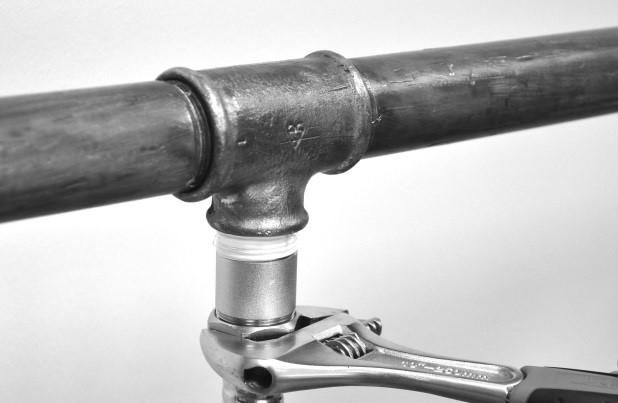 Tighten firmly with a pipe wrench for leak proof connection. 2.
