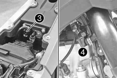 Thoroughly clean the plug-in connection of the fuel line using compressed air. Under no circumstances should dirt enter into the fuel line. Dirt in the fuel line will clog the fuel injection jets.