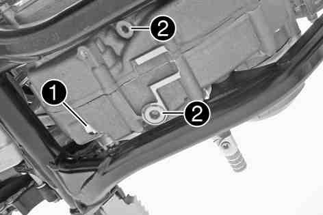 B00328-10» If the engine oil is not up to the middle of the level viewer: Add engine oil. ( p. 73) Condition The engine is at operating temperature. Check the engine oil level.