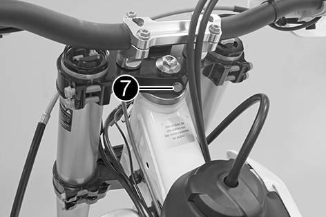 The air suspension is located in the left fork leg. The pressure and rebound damping is located in the right fork leg. Tighten screws.