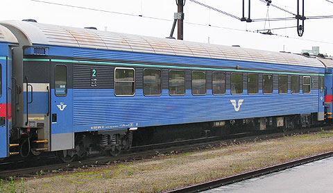 Passenger and commuter cars 375 cars - Radial self-steering bogies desired by the former Swedish State Railways (SJ) as a mean of reducing excessive wheel and