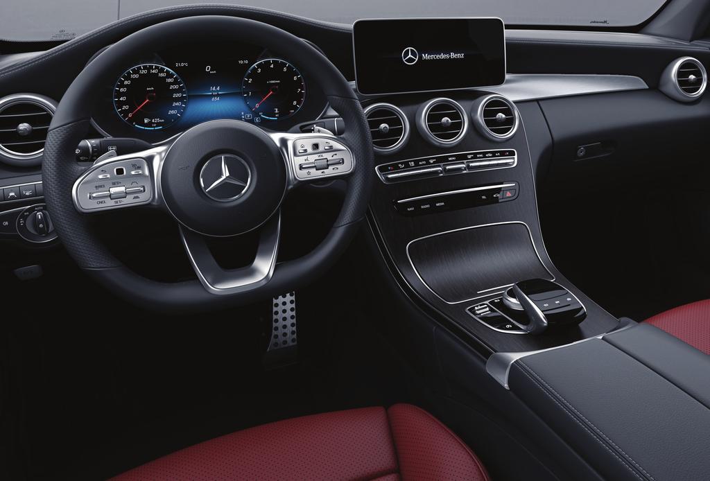 Digital cockpit. The Smartphone Integration joins the mobile phone with the media system via Apple CarPlay TM and Android Auto.