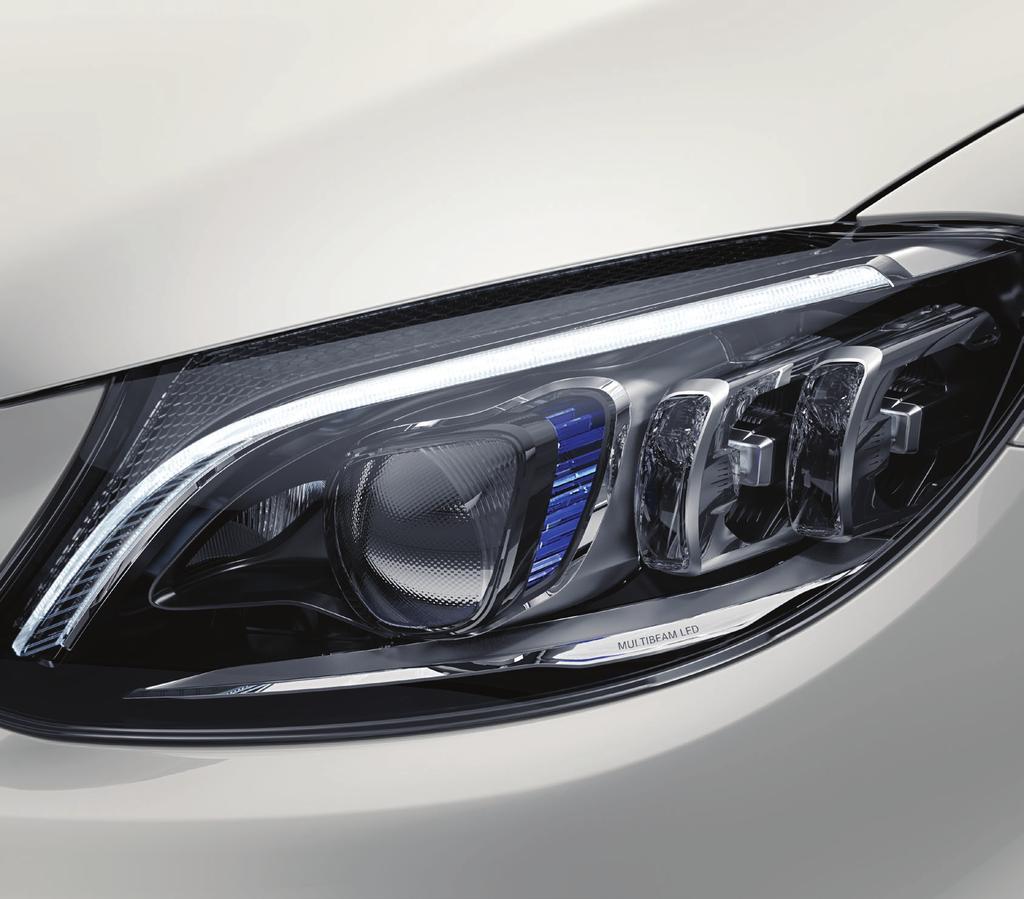Viewed from the outside, the generous sliding sunroof has a unique effect, as it lends the exterior a light, exclusive look. MULTIBEAM LED headlamps.