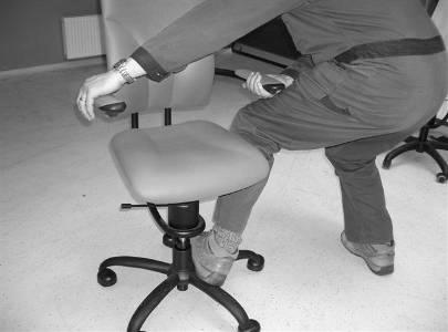 your force please place your leg on the SpinaliS chair base, hold the