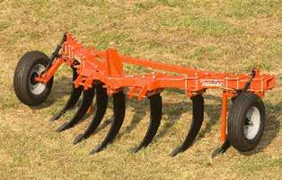 V PLOWS 28 & 32 Shank Models Designed for 60 to 200 horsepower tractors Three point lift models Category 2 & 3 Lift pins standard with optional Category 3 Quick hitch pin 7 x 5 Tube Frame 28 or 32 x