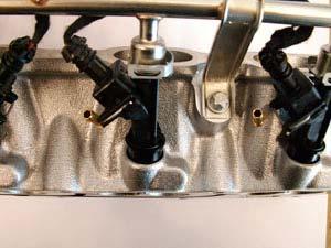Place the 5 couplings with a lock compound in the inlet manifold.