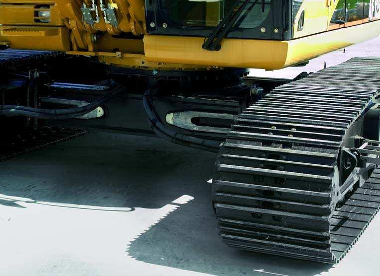the lowers have a length of 4,66 mm and a width of 3,65 m which guarantee exception stability in any type of ground.