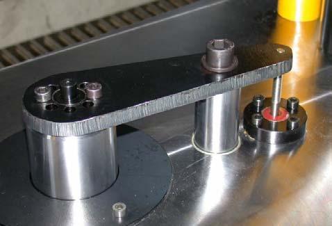 and lateral forces fatigue proof actuator integrated LVDT for exact measurement of the piston