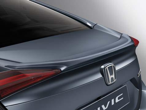 spodnej časti dverí zvýrazňujú dynamický štýl modelu Civic