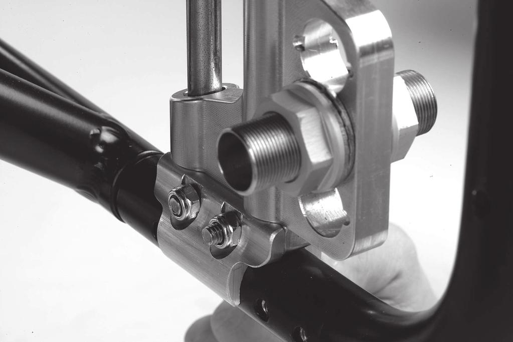 4) Install the centre screw (see Fig. 140): Guide the Allen head screw through the centre bore on the wheelbase extension arm. Insert the spacer to prevent incisions.
