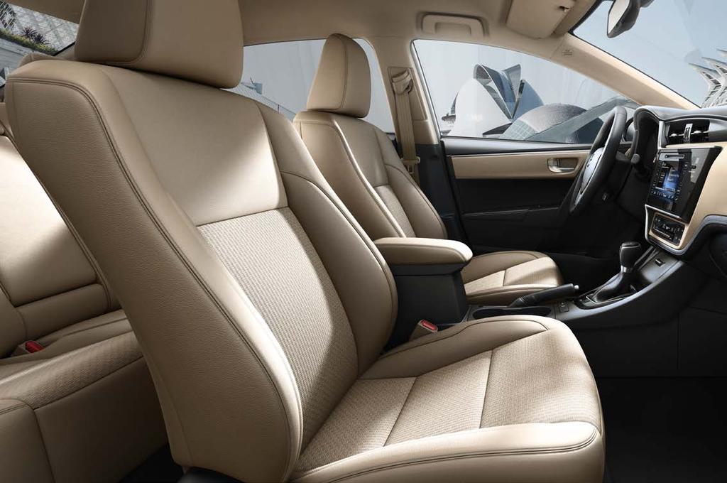 V interiéri Toyoty Corolla sa snúbi premyslený dizajn s mimoriadnym pohodlím pre bezproblémové cestovanie celej posádky aj na dlhých trasách.