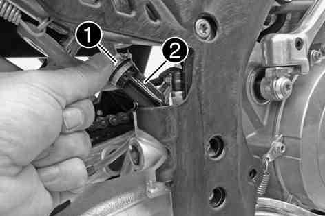» If damage or cracking is visible: Change the rear ake linings. x ( p. 68) Danger of accident Brake system failure. Maintenance work and repairs must be carried out professionally.