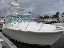 It is fully equipped with a large list of upgrades, making a day on the water comfortable for the whole family!