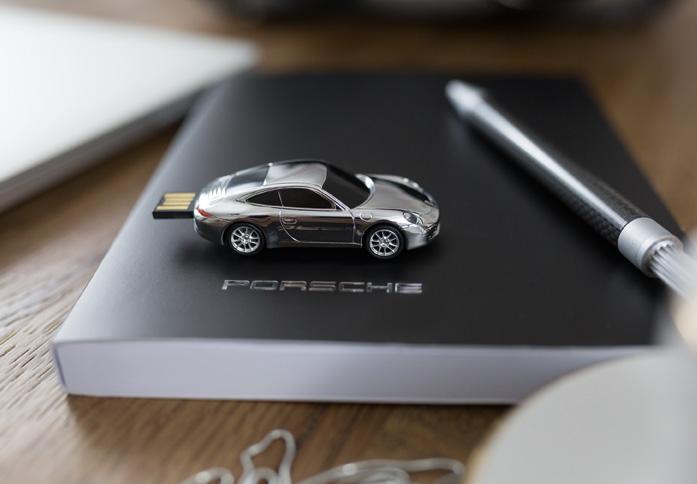 Electronic devices It is our belief that every form of mobility deserves authentic Porsche performance even when it comes to