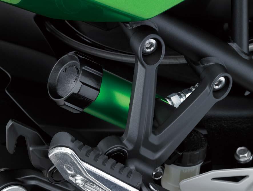 Weighing 13 kg less than the Ninja ZX-14R (or, only 18 kg more than the Ninja H2) gives the Ninja H2 SX a great advantage in acceleration performance and nimble handling in the hills.