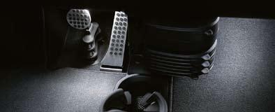 Black rubber nubs on the pedals prevent slipping, thereby ensuring a precise response to the driver s commands