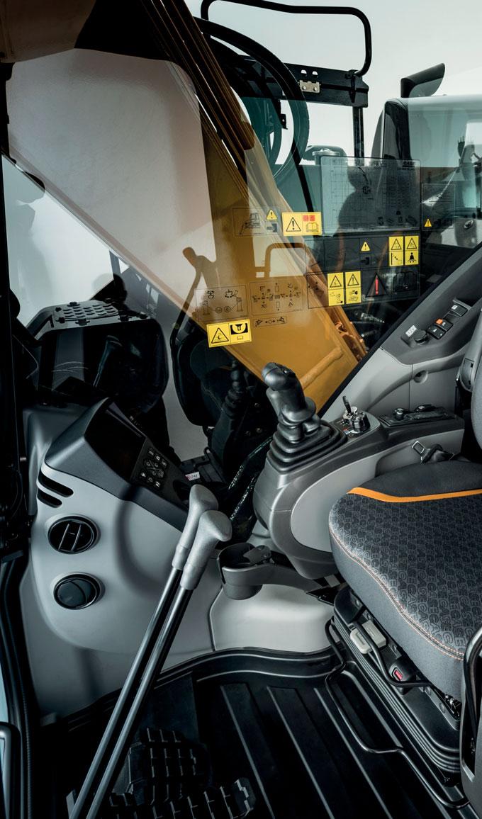 D-SERIES CRAWLER EXCAVATORS COMFORTABLE AND SAFE CAB The ultiate interior cab confi guration Superior cab structure with aple legroo for the operator.