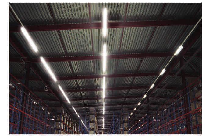 and brackets for ease in maintenance Luminaire uses open construction ballast or high frequency electronic ballast Choice of side reflectors available Small offices Cove lighting applications Shops