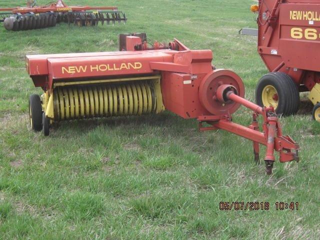 SMALL SQUARE BALER Harvest NEW HOLLAND