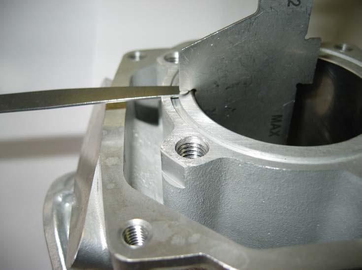NOTE: Take care to use the corresponding gauge(jun or MAX) of the template for the respective cylinder! Exhaust valve 5.