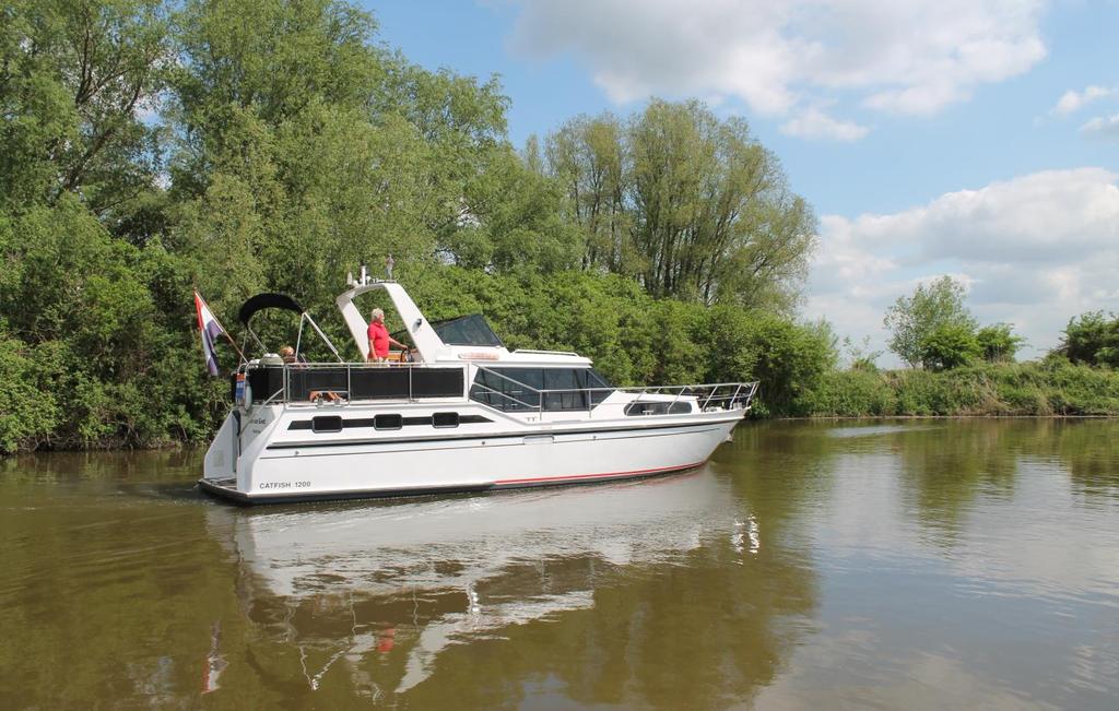 Catfish 1200 from 1998 / Catfish 1200 uit 1998 This spacious displacement cruiser is fully equipped and very manoeuvrable with bow- and stern thruster / Deze ruime motorkruiser is technisch volledig
