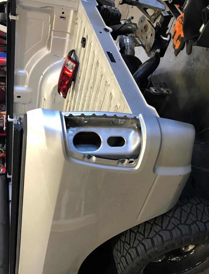 INSTALLATION PROCEDURE: FPE-2018-02 Page 2 of 6 STEP 1: Disconnect batteries and block the tires.