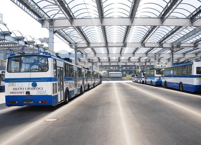 G2.1 Innovative hybrid trolleybuses with a new type of Li battery running on a new line Tasks status: *PKT has converted 2 used diesel buses into trolleybuses Available battery technologies,