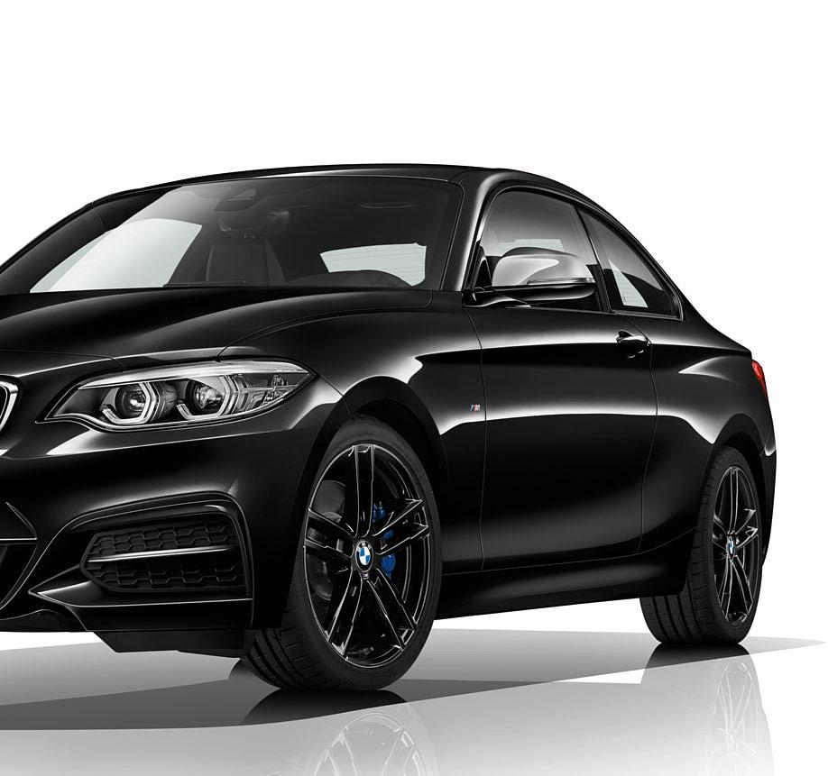 The M240i rolls on 18" light alloy wheels in the exclusive M design. In the interior, driver and front-seat passenger enjoy Sport seats that offer outstanding lateral support.