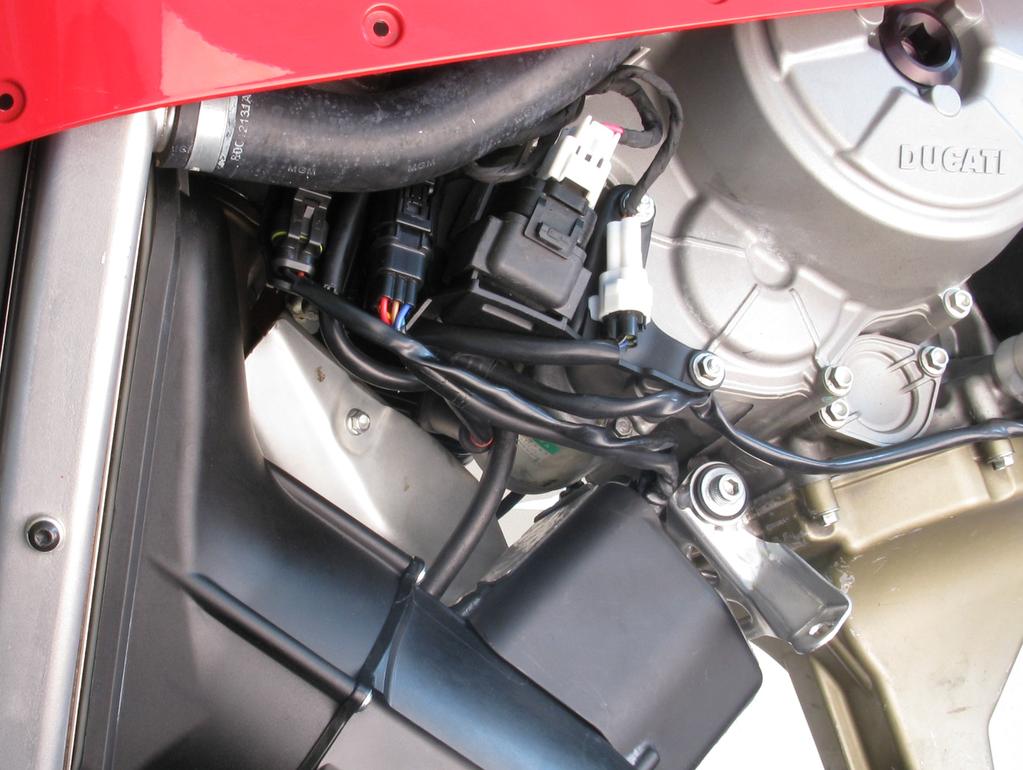 www.akrapovic.com 4. Unscrew the front stock muffler s bracket and move it out of the way - tuck it as shown (Figure 5).