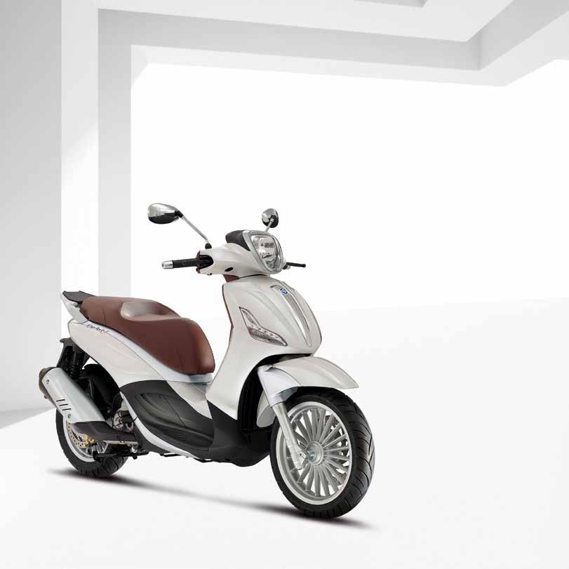 BEVERLY 300 ie EVOLUTION OF A LEADER The functional elegance, technical details and wealth of features of the Piaggio Beverly, range meet riders needs in all conditions.