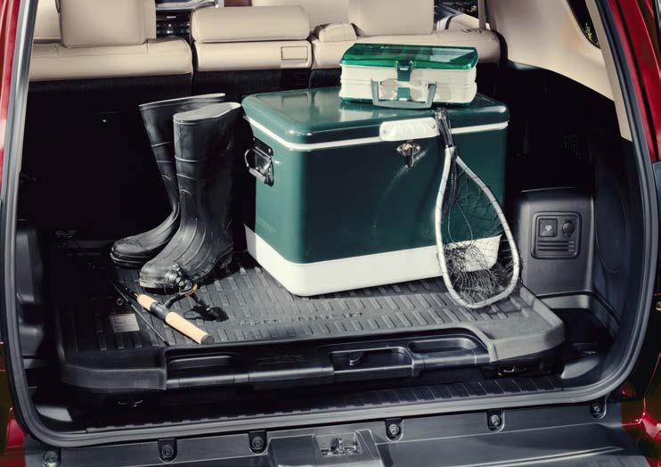 INTERIOR CARGO TRAY 5 Tough, flexible cargo tray helps keep damage from spills and everyday wear and tear to a minimum.