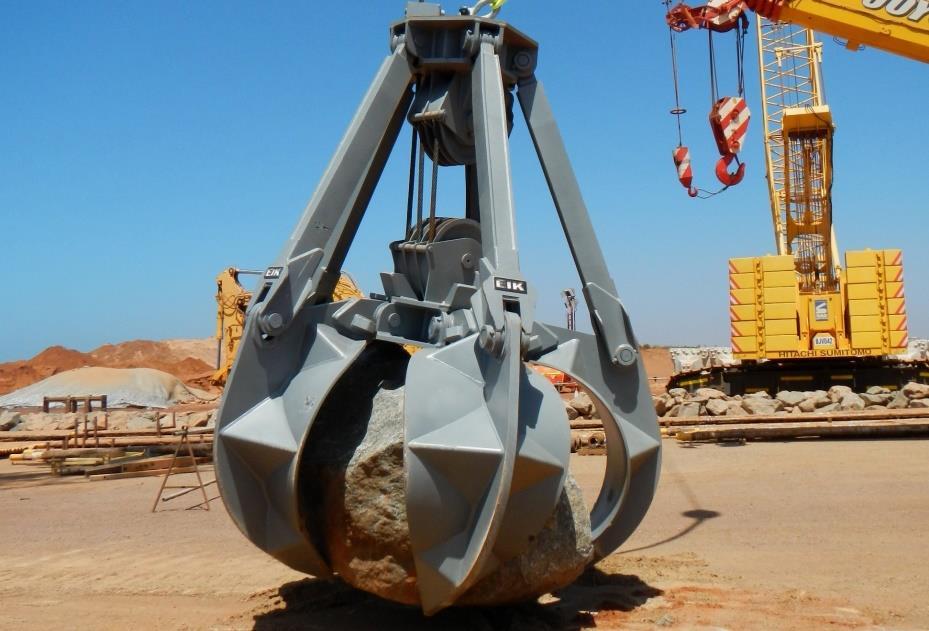 A rotator can be added as an optional feature, assuring efficient and precise positioning of the load in the pile or over a truck.