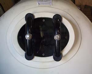*Manway cover may differ from picture below Remove cover from tank. Rotate remaining yoke90 and push cover into tank.